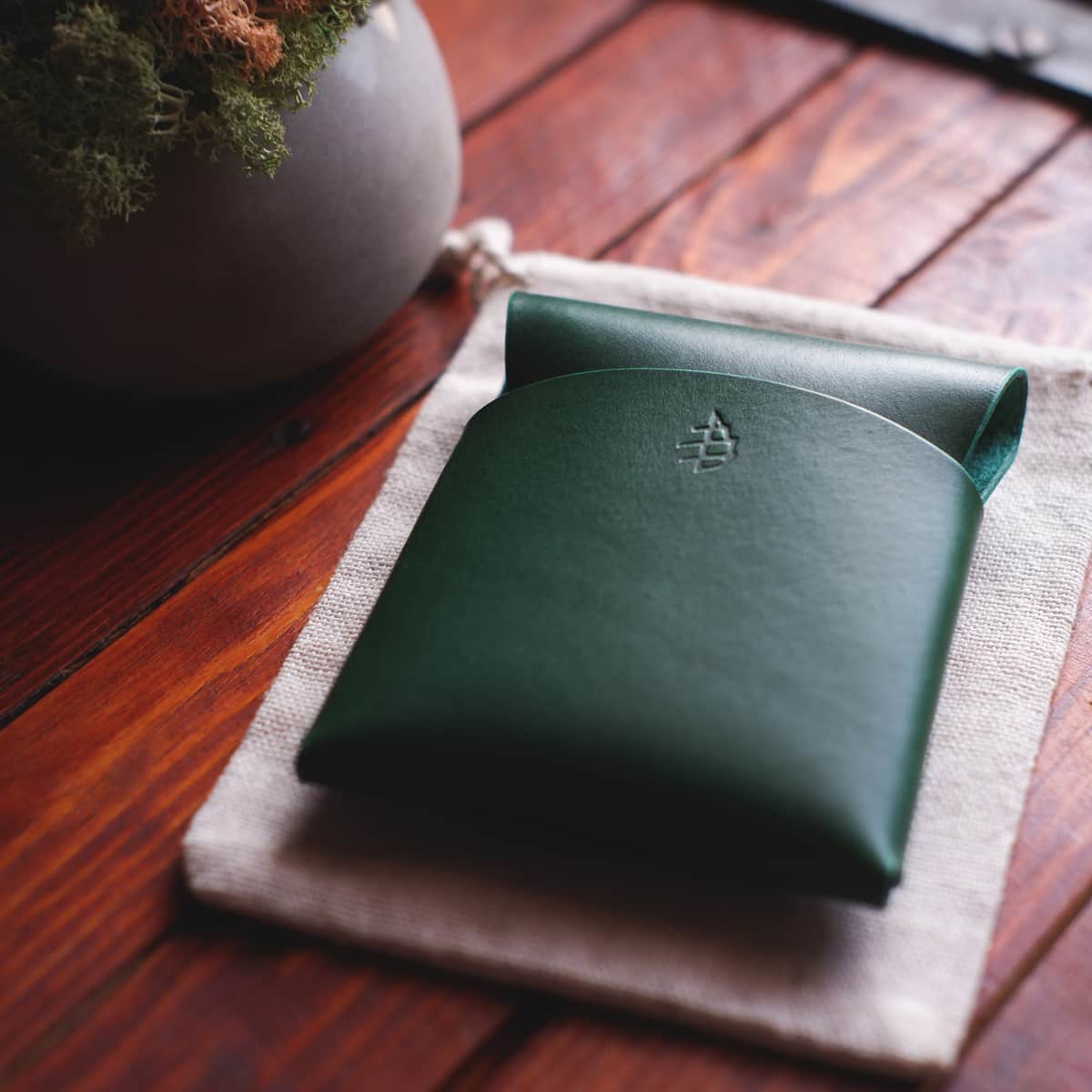 The Lodgepole Stitchless Wallet in Green Buttero leather closeup