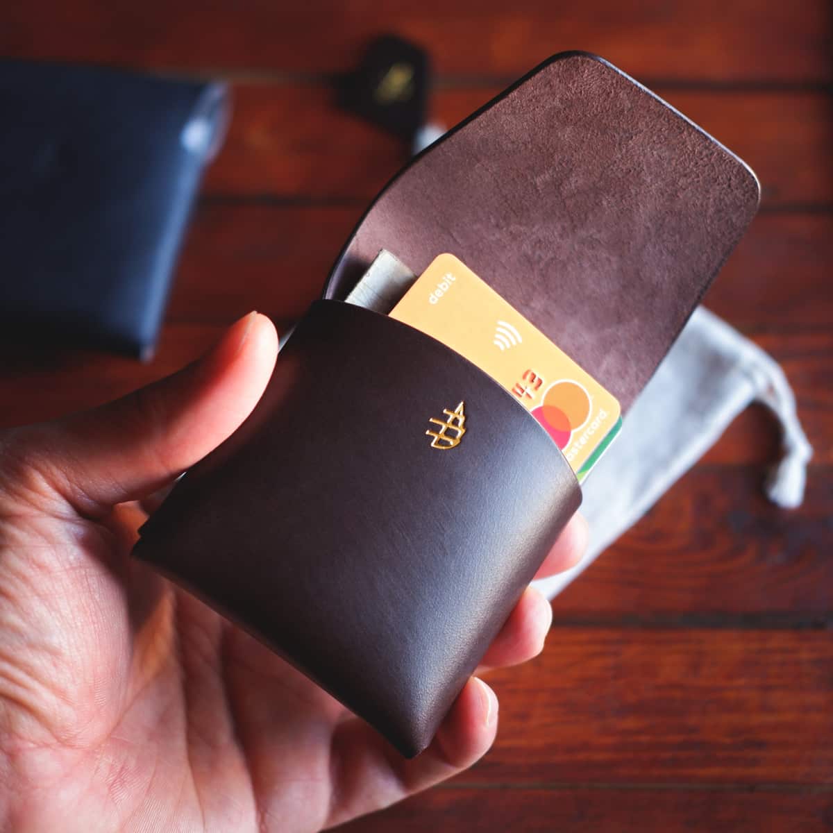 The Lodgepole Stitchless Wallet in Cullata Cavallo leather - interior with cards and cash