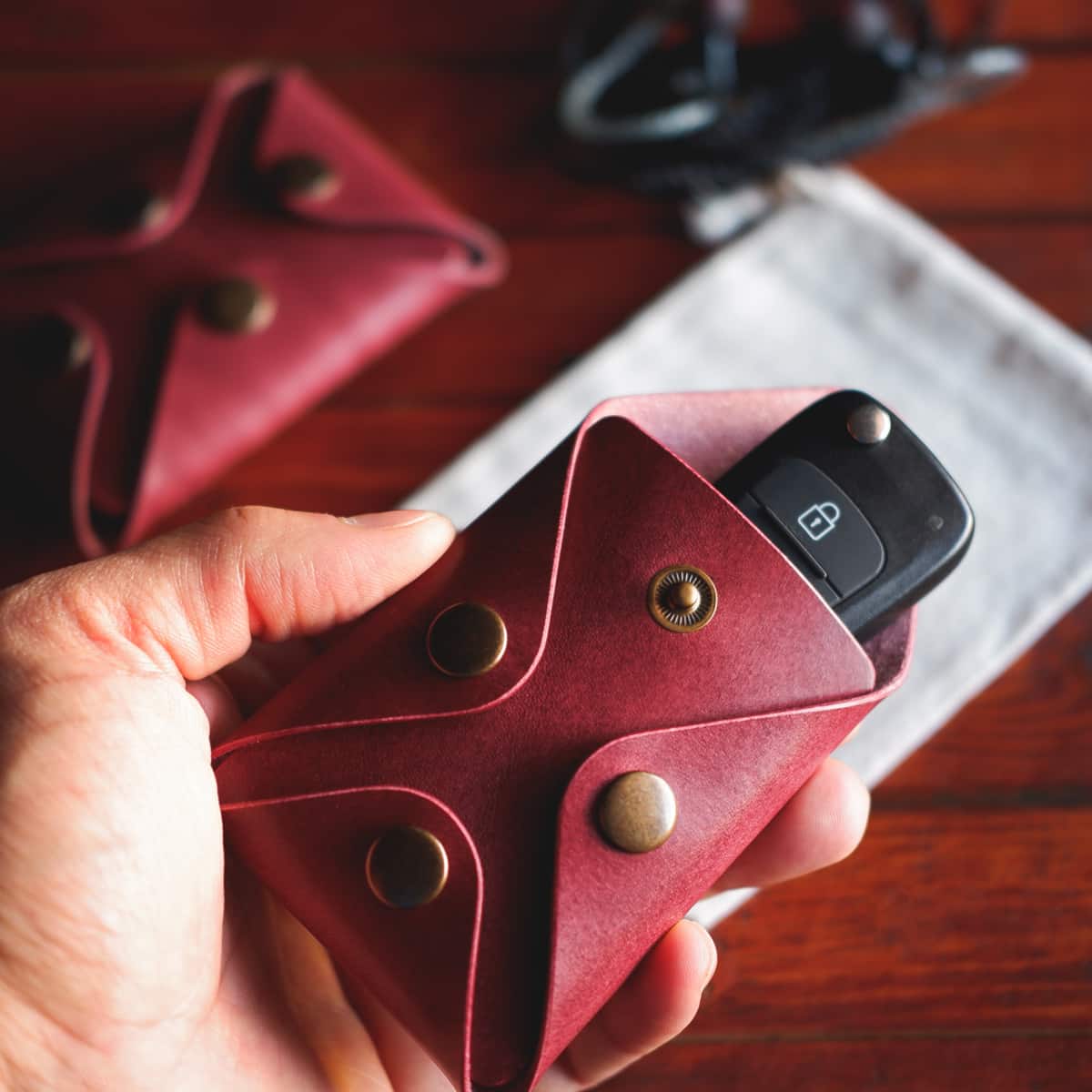 The X multipurpose accessory in Dash full grain vegetable tanned leather and a car key inside